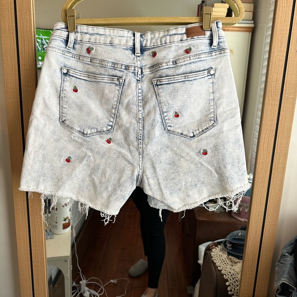 Judy Blue denim shorts - Picture 4 of 4